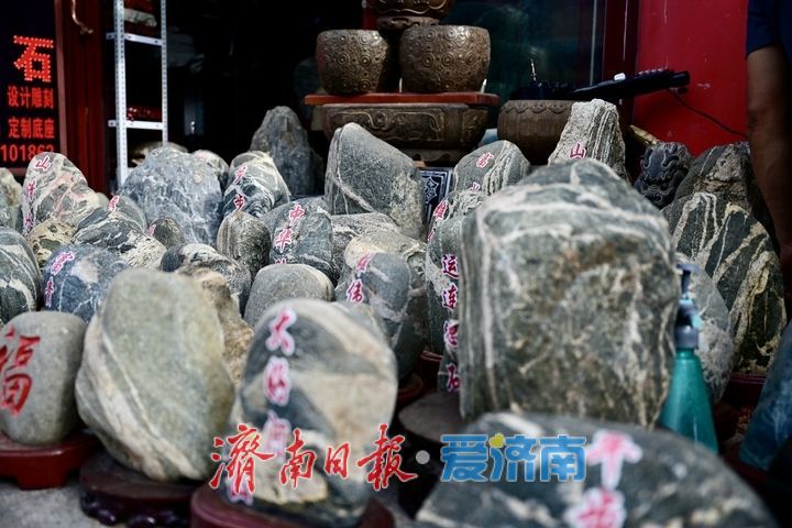 英雄山文化市场 文玩爱好者的“天堂”