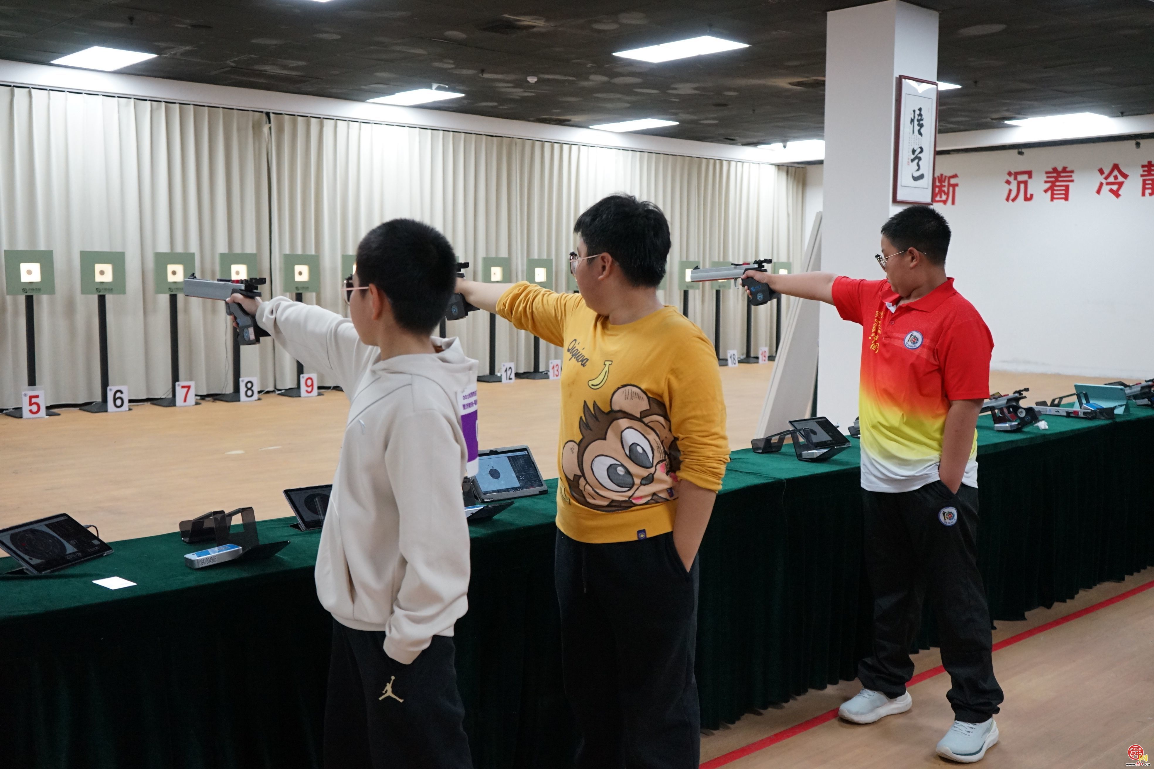 科技赋能体教融合 靶场竞逐未来之星丨2025年济南市历下区中小学生激光射击比赛 暨济南市第一届运动会（青少年组）射击选拔赛圆满落幕