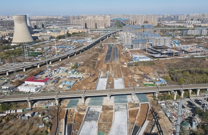 项目强省会｜奥体西路北延下穿铁路桥道路显现雏形