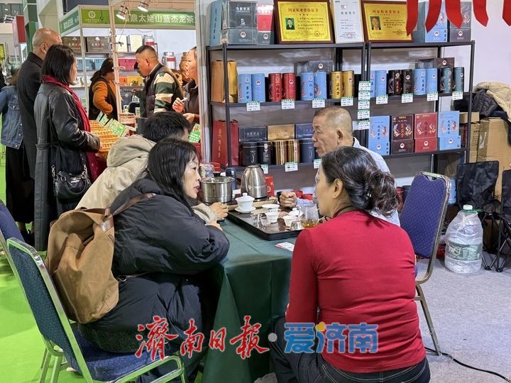 记者一线探展：扫码溯源、科技种菜 这届农交会“智”气十足！