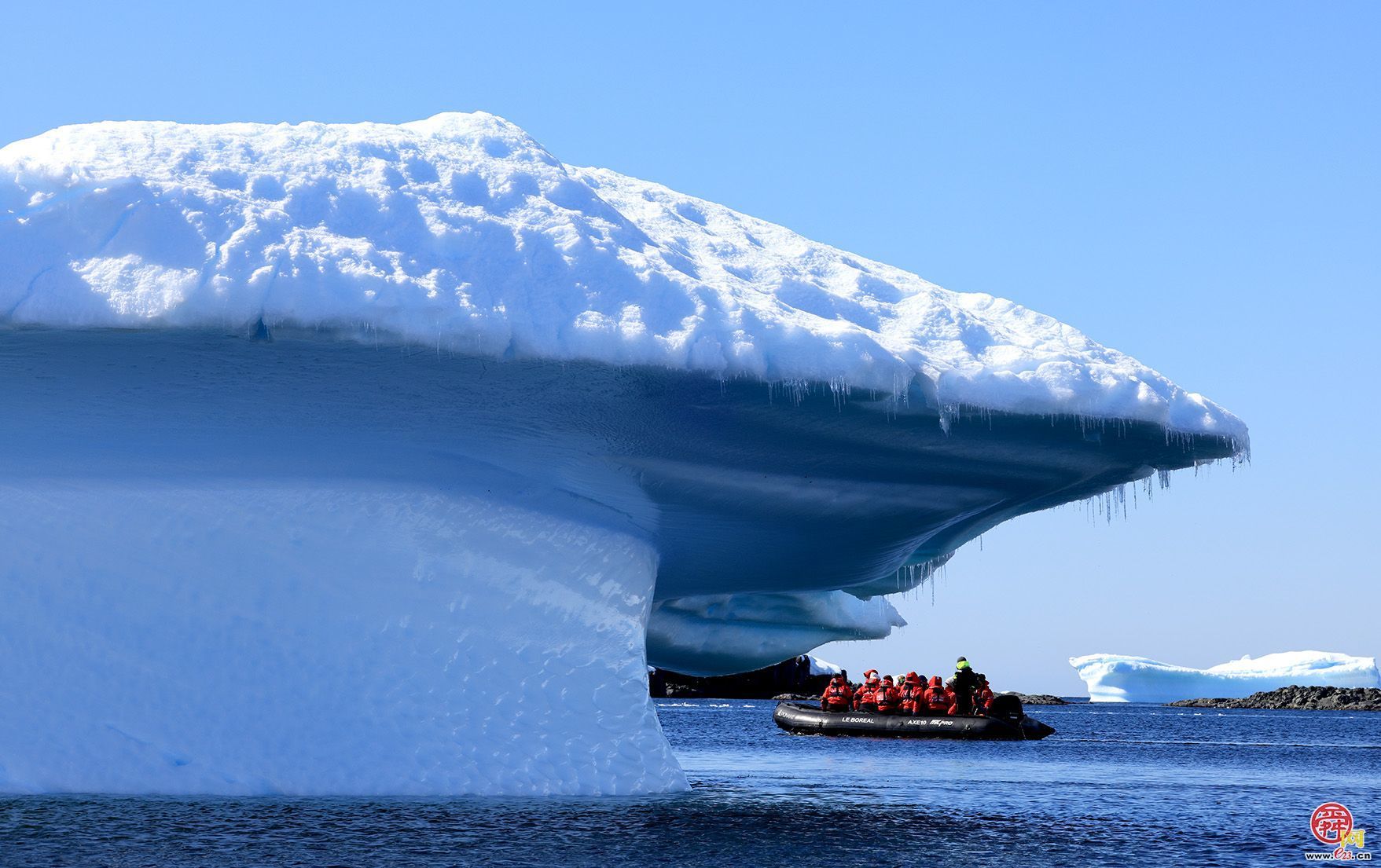 侯贺良8探南极数智影像大展在山东博物馆开展