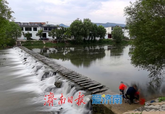 一年四季 泉在济南丨济南玉符河雨后美如画 市民踏浪戏水享夏日清凉