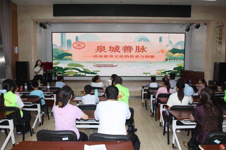 汇聚微光润泽童心 “慈善流动课堂”暑期专项公益行动走进青年东路社区