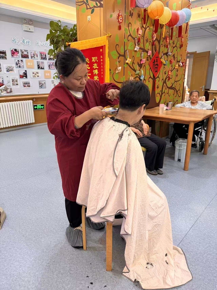 “爱心冰柜”引发泉城市民爱心接力，河南母亲来济“报恩”收获更多感动