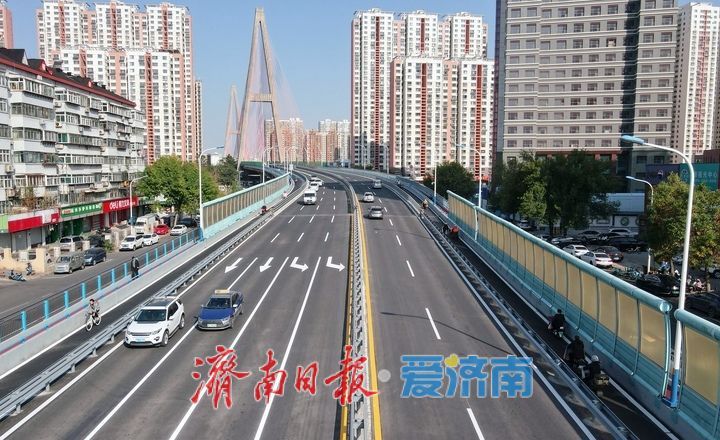 安全防护迭代升级，纬六路高架桥防撞隔离护栏全面更新
