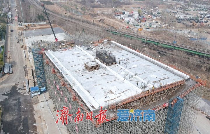 项目强省会｜4.3万吨转体桥取得新进展！腊山河西路北延项目主桥开始上部结构施工