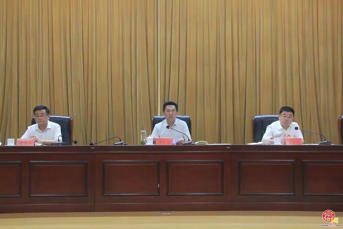 章丘区住建领域安全生产推进会议暨2025年“安全生产月”活动部署会议召开