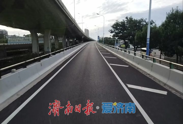 市机扫大队：守护“空中走廊”的夏日清凉