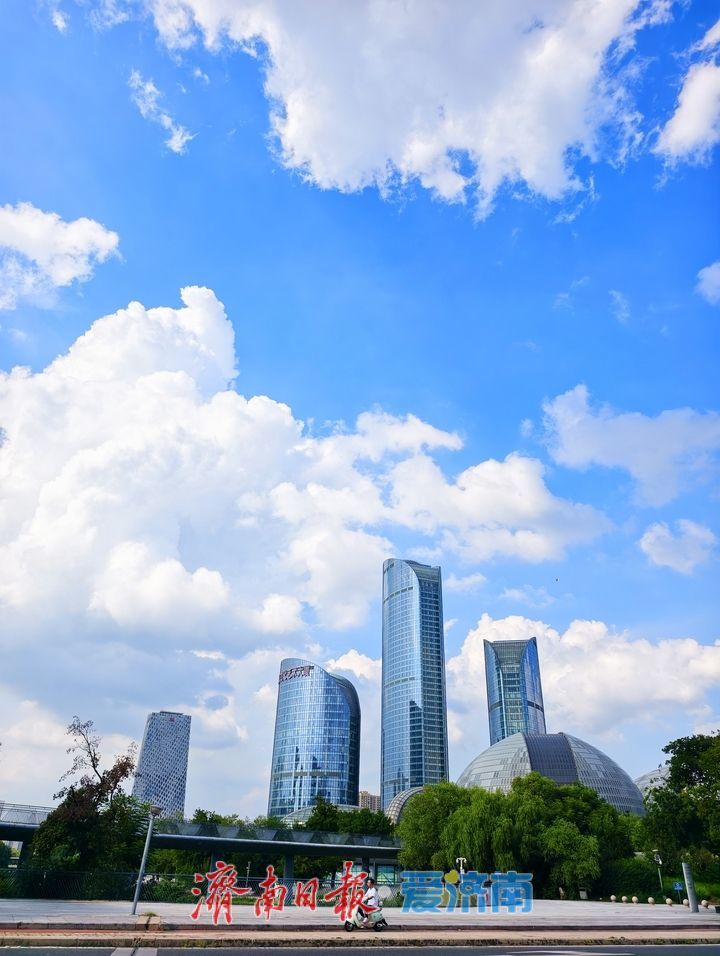 流云漫卷泉城 城市美景如画