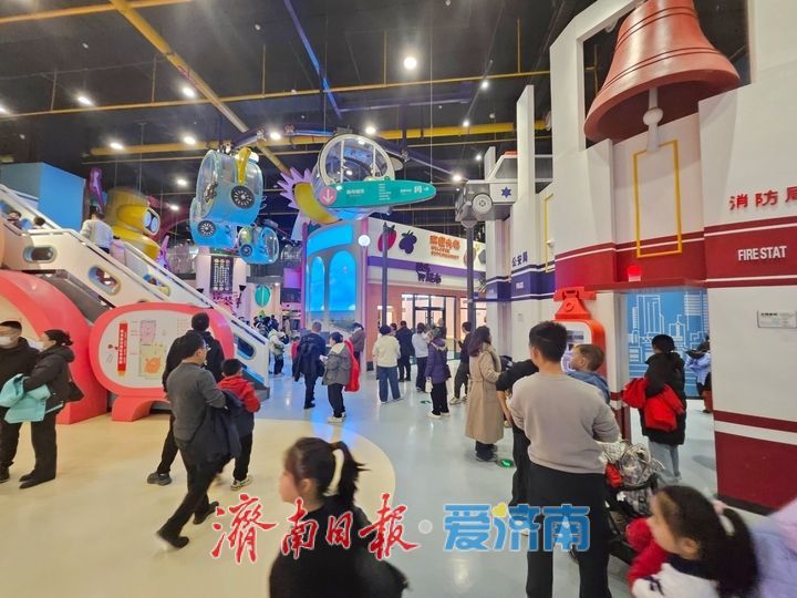 科技馆里过大年 科技年味润泉城