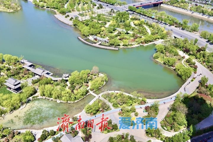 云锦湖满目翠绿 风景如画