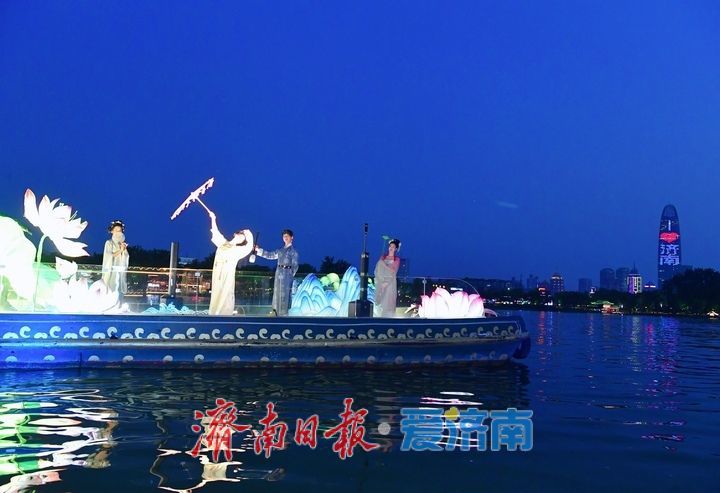 泉城新景致，明湖画中游