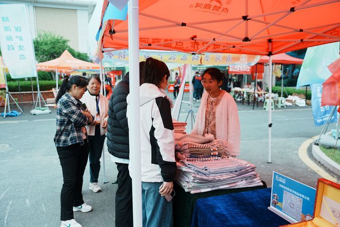 “泉水人家”“点赞商河”组团亮相小麦高产竞赛 展区里济南好物“圈粉”忙