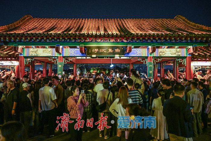 乐起殿堂，声醉明湖：走近“大明湖最有腔调的爷爷”杨树荣
