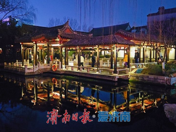 一年四季 泉在济南丨五龙潭公园夜景如画