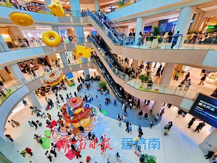 济南假日商圈人气旺 消费热潮焕活力