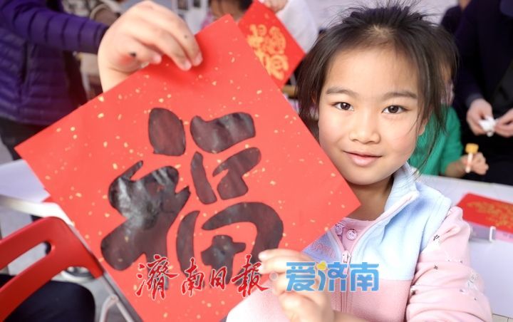 拓印吉祥“福”，社区年味浓