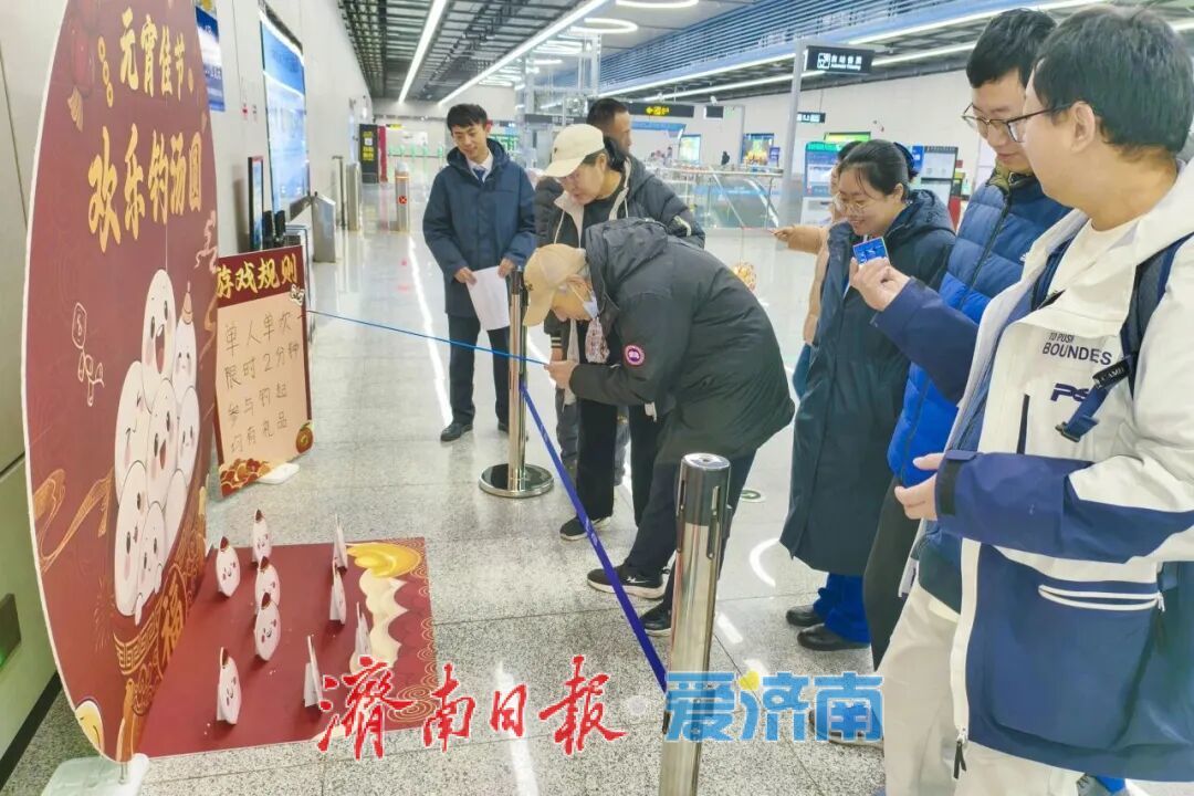 猜灯谜、看舞狮、闹元宵……济南地铁站里节味儿浓