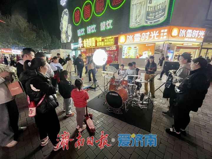 烟火气十足 济南“夜经济”火爆