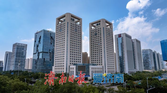 一年四季 泉在济南丨济南西城碧空如洗，现代化城市风貌和生态和谐之美一览无余