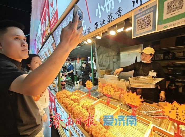 气温攀升点燃城市烟火气 济南环联夜市夜经济持续升温