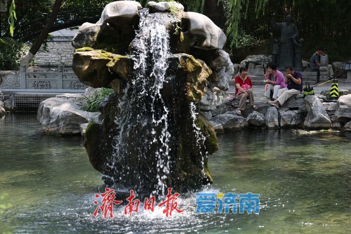 趵突泉水位稳守29米线 月牙飞瀑持续在线喷势放缓