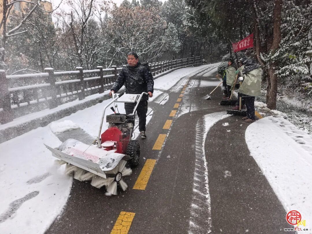 以雪为令践初心，千佛山、动物园等9个公园景区全力护航雪日游园安全