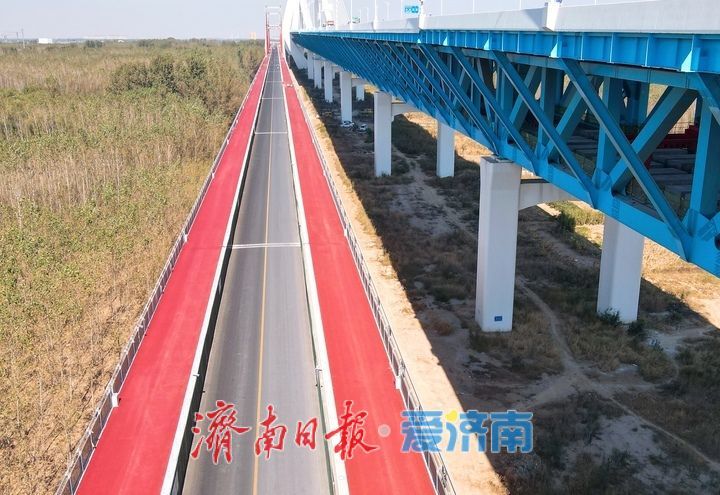 济南黄河大桥老桥增设非机动车专用车道，铺设彩色沥青路面