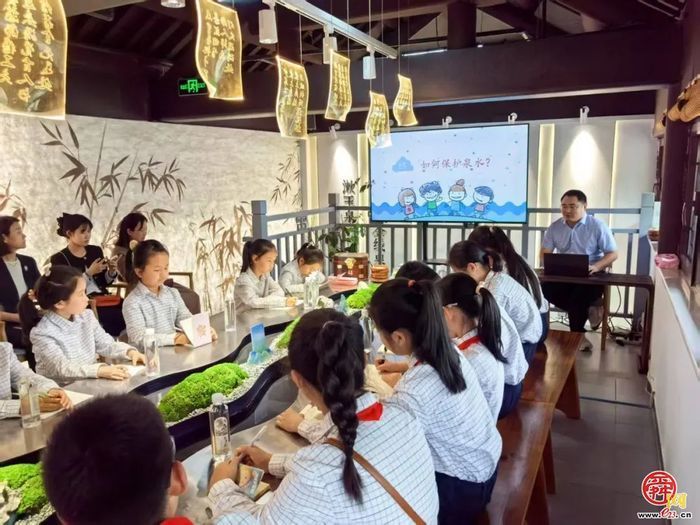 历下区科协举办“我和院士同读一本书”科普公益活动