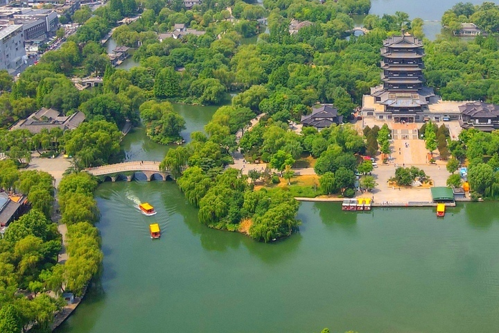 雨后初霁，泉城天蓝水碧景色宜人