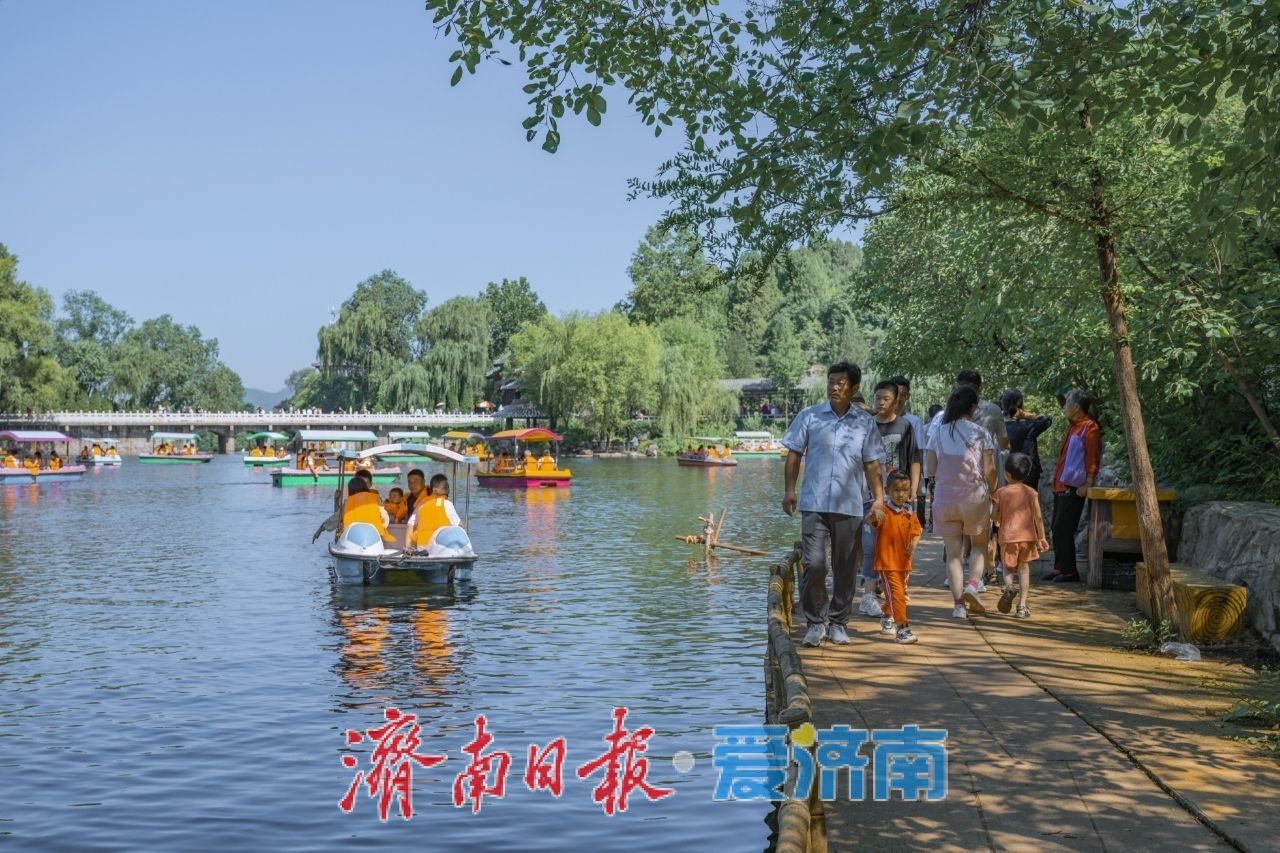 @爸爸们 父亲节当天免费游红叶谷，女性亲属还有半价优惠呦！