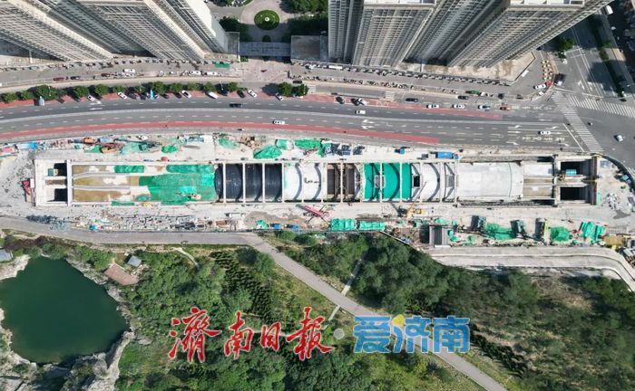 轨道交通9号线一期工程荷花路站主体结构封顶