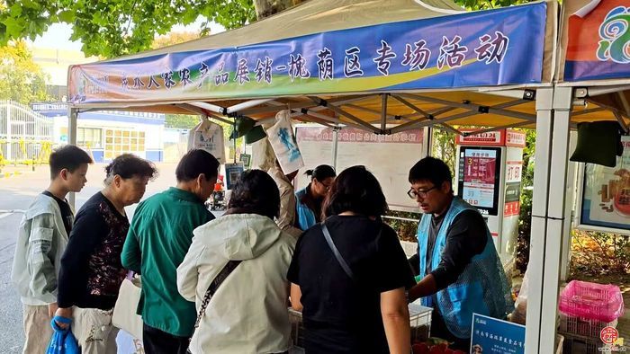 从清晨到傍晚，从广场到公园——这周，泉水人家在六个社区摆了个“流动的市集”