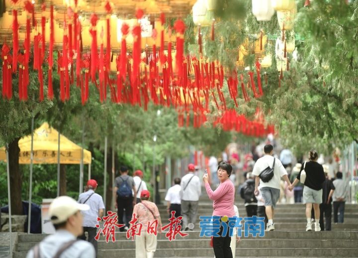 登山听戏逛大集，千佛山“五一”游园会开门纳客