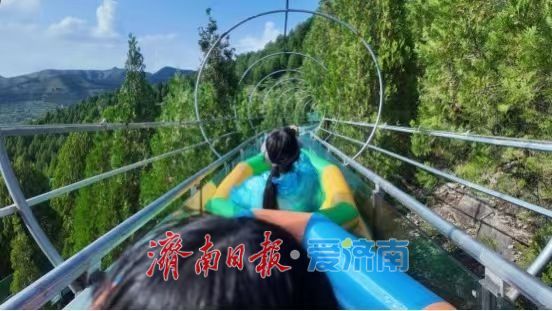 国庆假期秘境石崮寨火爆出圈！石崮寨三娘坐镇才艺大舞台，江湖好戏轮番上演