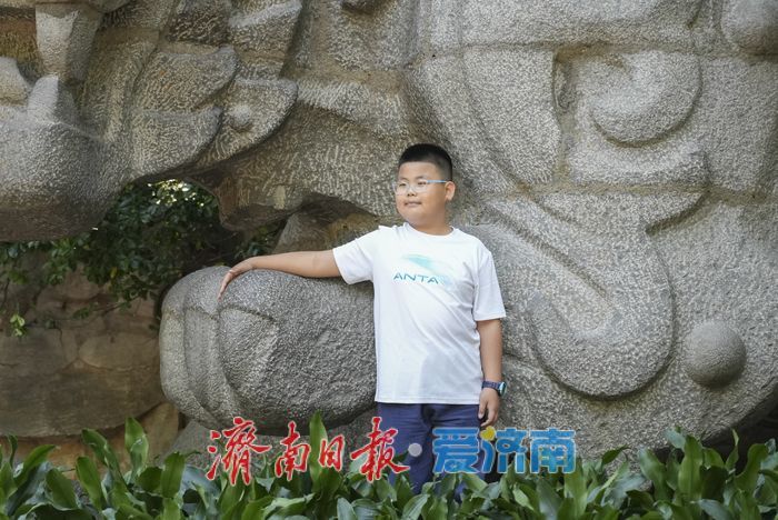 一年四季 泉在济南｜环城公园双虎雕塑成亲子打卡“新宠”