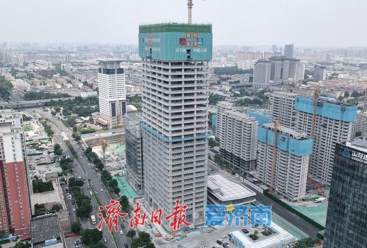 济南中央商务区西片区茂岭数字科创中心160米主塔楼封顶