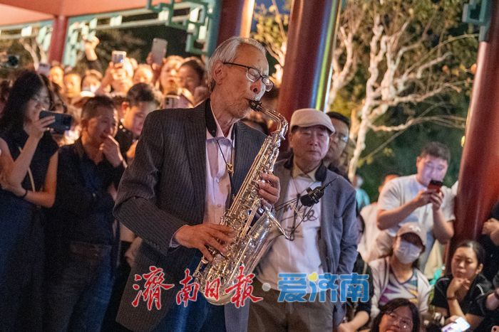 乐起殿堂，声醉明湖：走近“大明湖最有腔调的爷爷”杨树荣