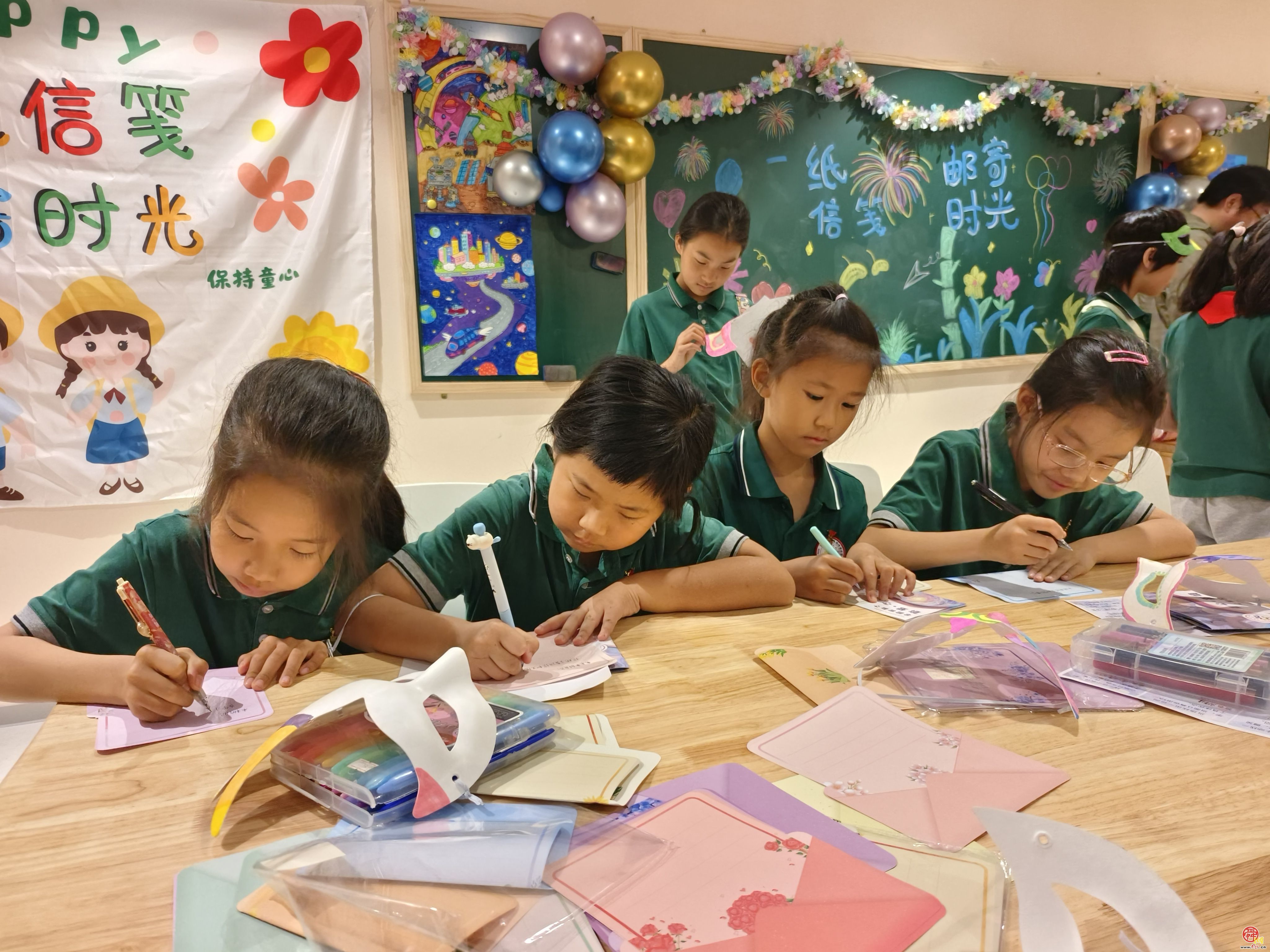 关爱自我 逸起成长——济南高新区东城逸家小学举办2026年伙伴节暨心理游园会