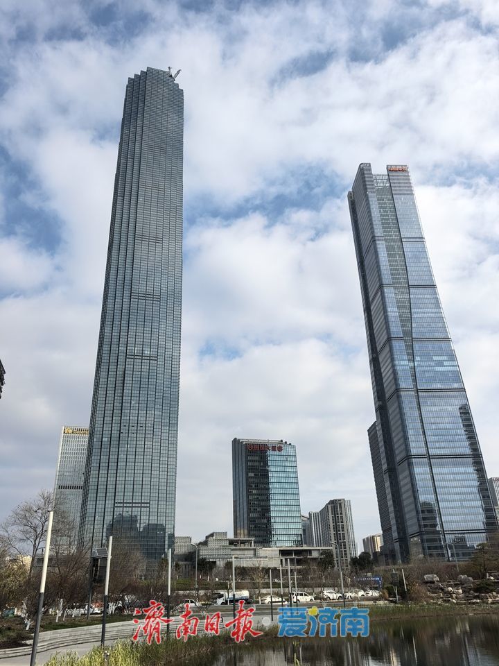 项目强省会｜山高我为峰，“济南第一高”塔冠玻璃幕墙封顶在即
