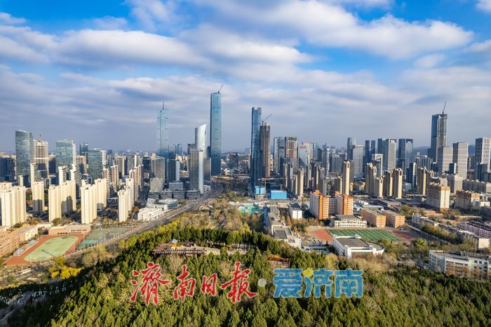 寒潮带来“泉城蓝”，蓝天白云美如画