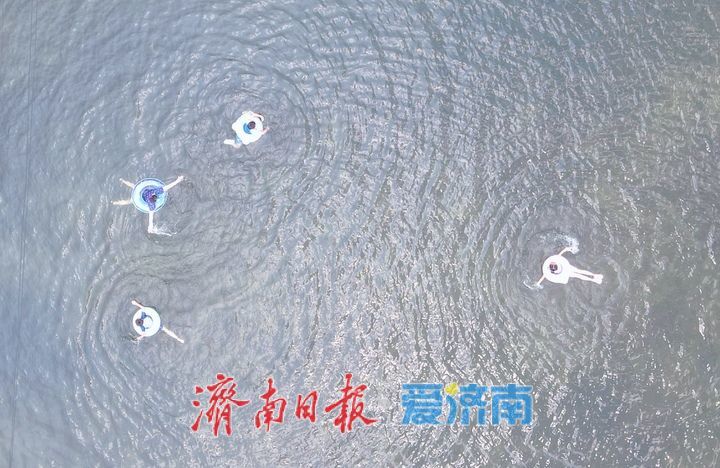 一年四季 泉在济南丨高温来袭，泉城市民“门牙”戏水享清凉