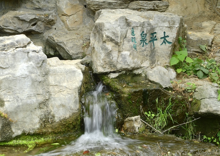 “绿道”相伴，西护城河畔绿道连通项目围挡拆除对市民开放