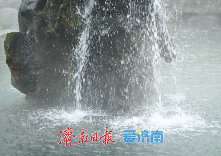 一年四季 泉在济南｜持续喷涌近200天，济南月牙泉生机勃勃迎元宵佳节