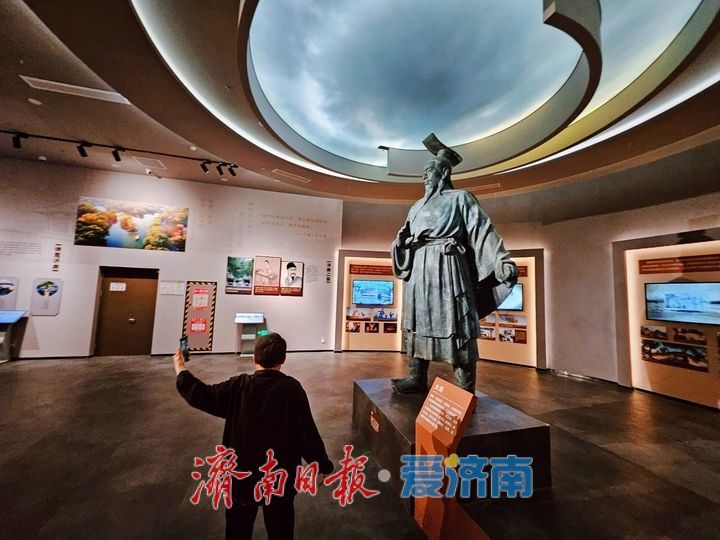 登鹊华楼观大河奔涌 品千年韵传黄河文脉