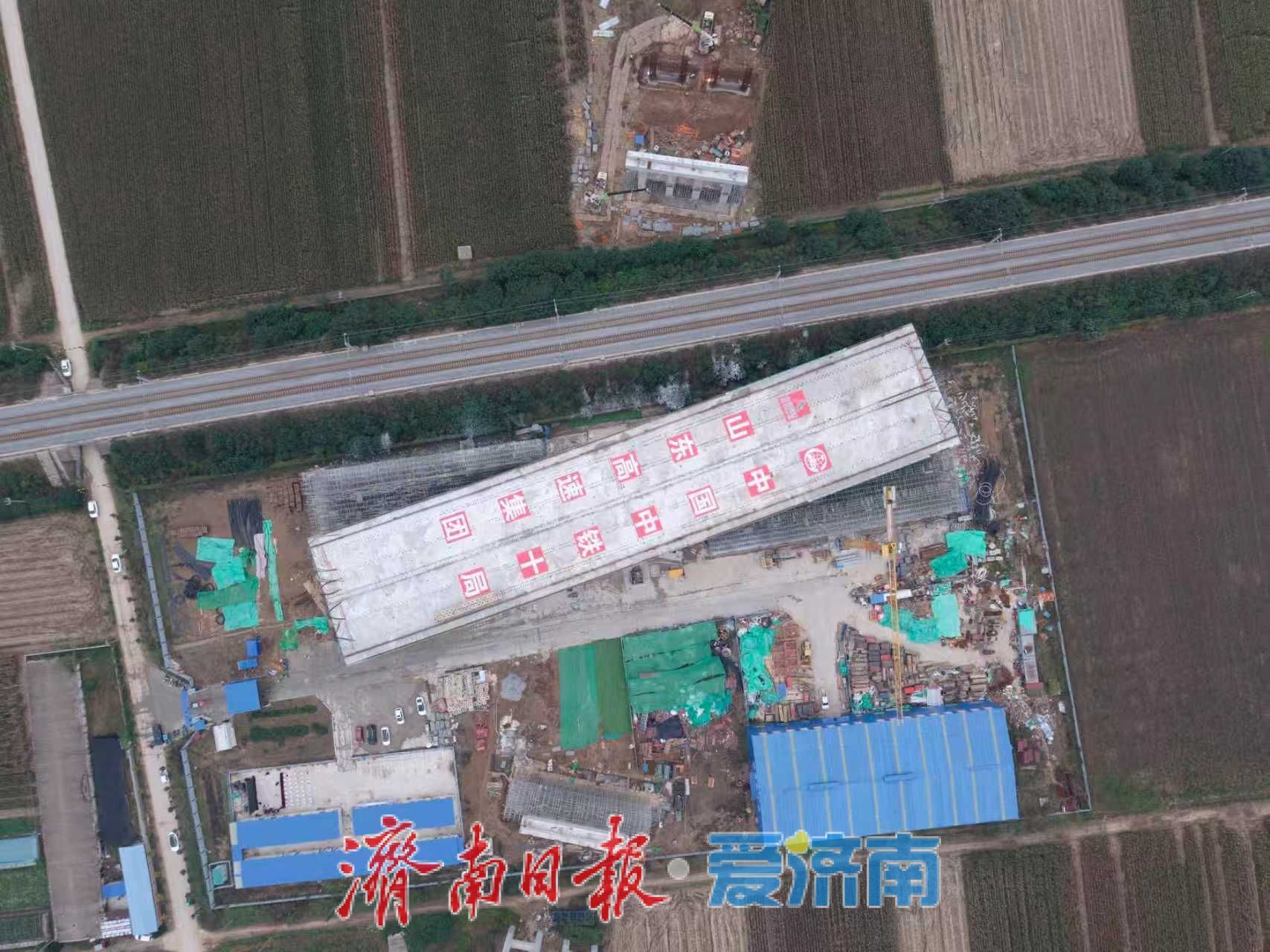 济南至微山公路转体桥成功转体：跨越的不仅是桥梁，更是发展的天堑