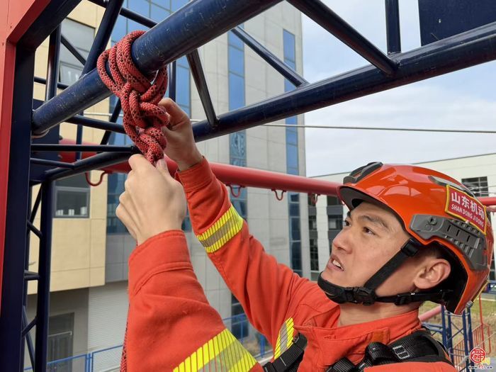 砺剑寒冬练精兵｜山东机动队伍深入推进绳索救援技术训练攻坚