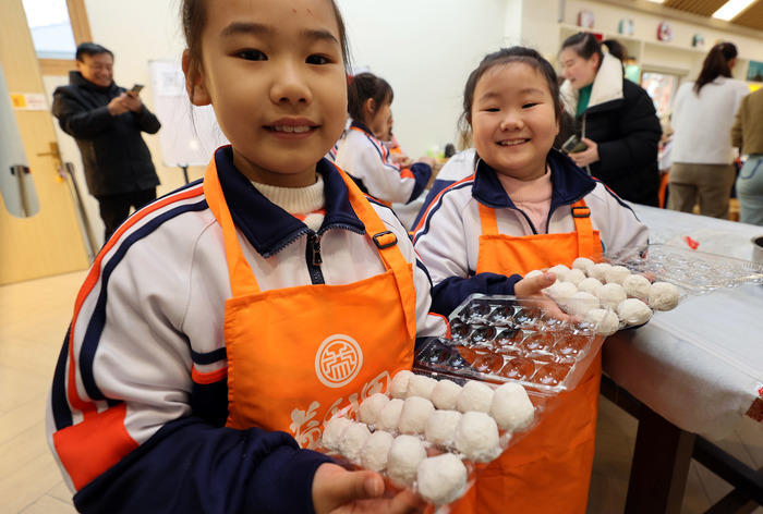 满庭春喜迎佳节，元宵DIY甜蜜总动员，热闹气氛燃起来！