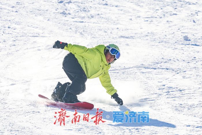济南 “热雪” 沸腾！雪后滑雪场人气飙涨
