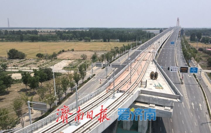 济南轨道交通济阳线黄河北高架段双向铺轨